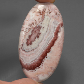 55.89カラットの天然マルチカラー碧玉、オーバルカット、オペーク