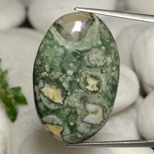 25.06カラットの天然マルチカラー碧玉、オーバルカット、オペーク