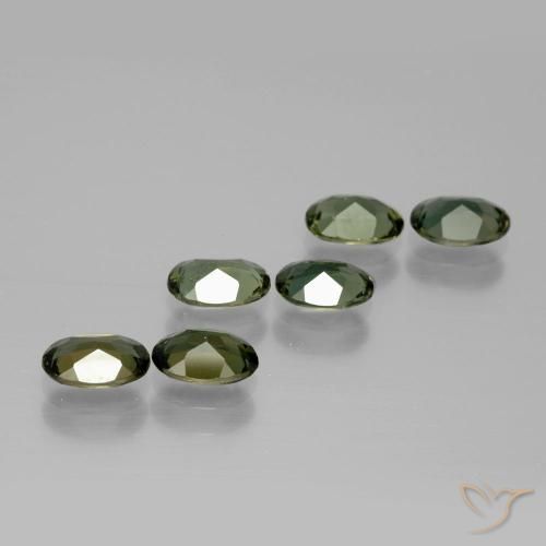 Shop natural 2.57ct ダークグリーン 穀物ルピン gems, 楕円形, from スリランカ at GemSelect. In stock, global shipping!