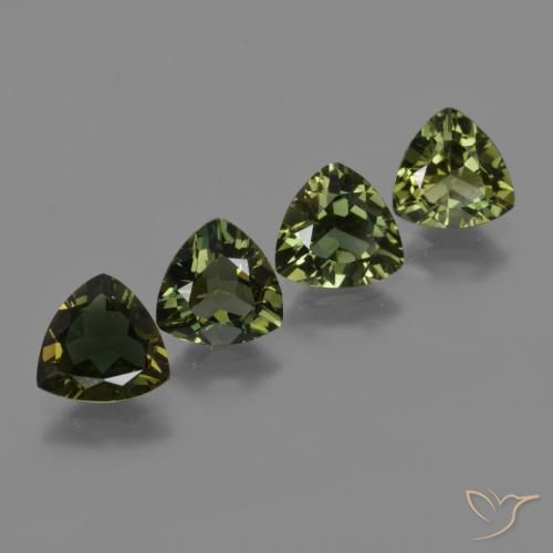 Shop natural 2.47ct ディープグリーン 穀物ルピン gems, トリリオン, from スリランカ at GemSelect. In stock, global shipping!