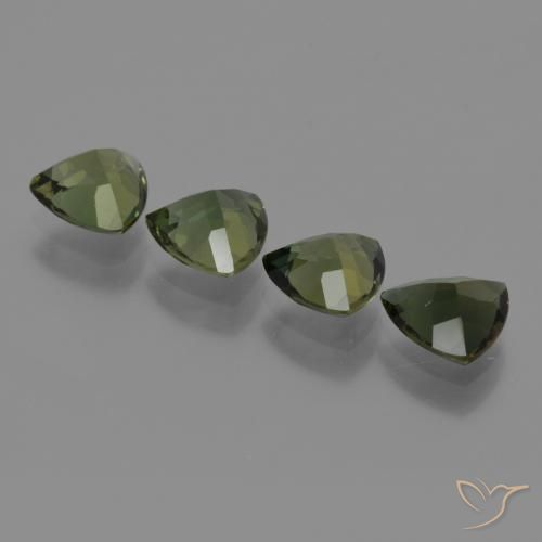 Shop natural 2.47ct ディープグリーン 穀物ルピン gems, トリリオン, from スリランカ at GemSelect. In stock, global shipping!