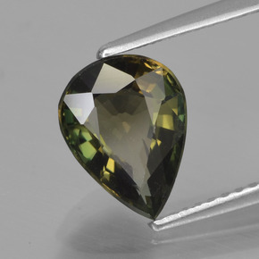 1.86カラットの天然ダークグリーンコルネルピン（9.5×7.2 mm・洋梨の形）