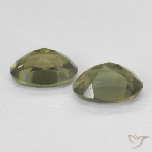 Shop natural 0.47ct アーシーグリーン 穀物ルピン gems, 楕円形, from スリランカ at GemSelect. In stock, global shipping!