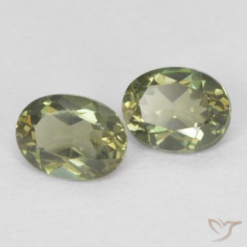 Shop natural 0.32ct ウォームグリーン 穀物ルピン gems, 楕円形, from スリランカ at GemSelect. In stock, global shipping!