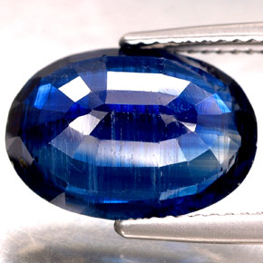 6.50カラットの天然ブルーカイヤナイト（14.4×10.3 mm・オーバルカット）