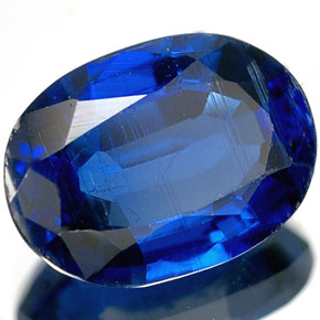1.90カラットの天然ブルーカイヤナイト（9.1×6.6 mm・オーバルカット）