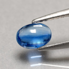 0.67カラットの天然ブルーカイヤナイト（6.1×4.2 mm・透明）
