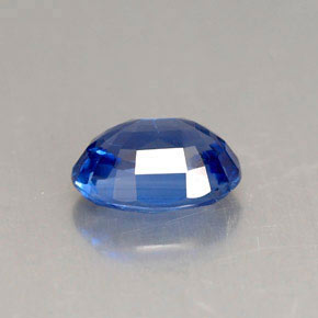 1.72カラットの天然ブルーカイヤナイト（8.1×6.1 mm・オーバルカット）