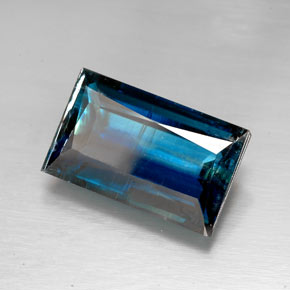6.98カラットの天然ディープブルーカイヤナイト（14.2×8.8 mm・バゲット）