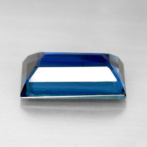 6.98カラットの天然ディープブルーカイヤナイト（14.2×8.8 mm・バゲット）