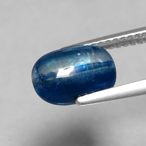 2.91カラットの天然ブルーカイヤナイト（9.4×6.7 mm・透明）