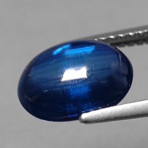3.77カラットの天然ブルーカイヤナイト（10.5×7.6 mm・オーバルカット）