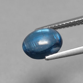 2.40カラットの天然ブルーカイヤナイト、オーバルカット、半透明