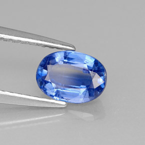 1.20カラットの天然ブルーカイヤナイト（7.2×5.2 mm・オーバルカット）