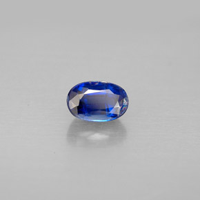 0.80カラットの天然ブルーカイヤナイト（6.1×4.2 mm・オーバルカット）