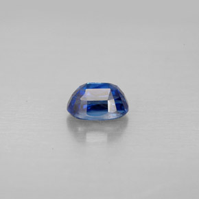 0.80カラットの天然ブルーカイヤナイト（6.1×4.2 mm・オーバルカット）