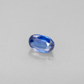0.68カラットの天然ブルーカイヤナイト（6.1×4.2 mm・オーバルカット）