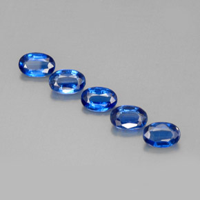 カラットの天然ブルーカイヤナイト（6×4.1 mm・オーバルカット）