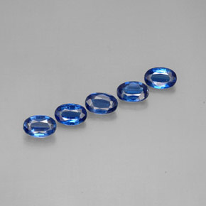 カラットの天然ブルーカイヤナイト（6×4.1 mm・オーバルカット）