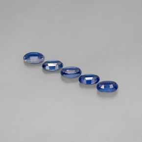 カラットの天然ブルーカイヤナイト（6×4.1 mm・オーバルカット）