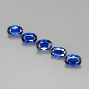 カラットの天然ブルーカイヤナイト（5.9×4 mm・オーバルカット）
