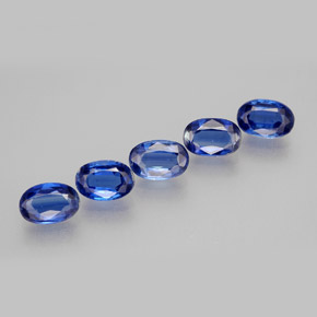 カラットの天然ブルーカイヤナイト（6×4 mm・オーバルカット）