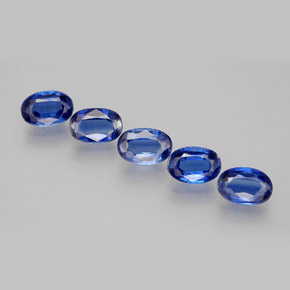 カラットの天然ブルーカイヤナイト（6×4 mm・オーバルカット）