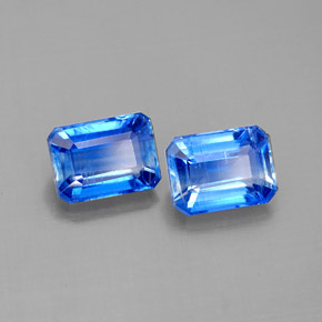 カラットの天然ブルーカイヤナイト（7.1×5.1 mm・エメラルドカット）