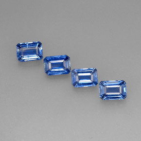 カラットの天然ブルーカイヤナイト（7.2×5.2 mm・エメラルドカット）