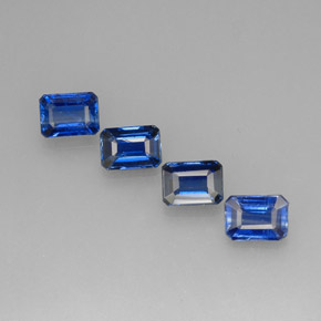 カラットの天然ブルーカイヤナイト（7.2×5 mm・エメラルドカット）