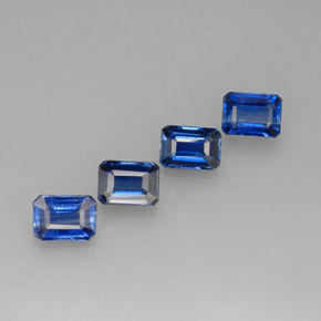 カラットの天然ブルーカイヤナイト（7.2×5 mm・エメラルドカット）
