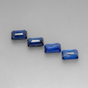 カラットの天然ブルーカイヤナイト（7.2×5 mm・エメラルドカット）