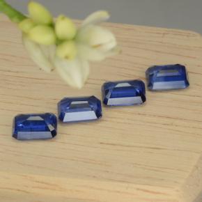 5.13カラットの天然ブルーカイヤナイト（7.1×5 mm・エメラルドカット）