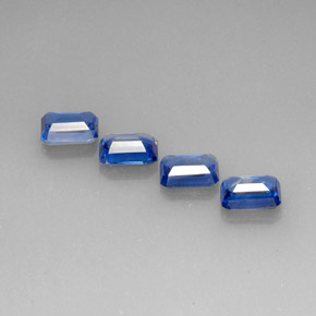 カラットの天然ブルーカイヤナイト（7.1×5.1 mm・エメラルドカット）
