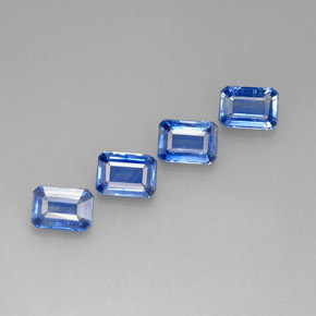 カラットの天然ブルーカイヤナイト（7.1×5 mm・エメラルドカット）