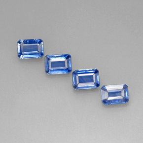 カラットの天然ブルーカイヤナイト（7.1×5 mm・エメラルドカット）