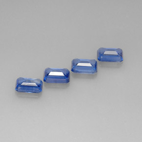 カラットの天然ブルーカイヤナイト（7.1×5 mm・エメラルドカット）
