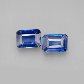 カラットの天然ブルーカイヤナイト（7.6×5 mm・エメラルドカット）