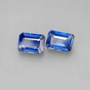 カラットの天然ブルーカイヤナイト（7.6×5 mm・エメラルドカット）
