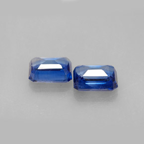 カラットの天然ブルーカイヤナイト（7.6×5 mm・エメラルドカット）