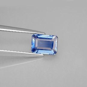 1.47カラットの天然ブルーカイヤナイト（7.2×5.2 mm・エメラルドカット）