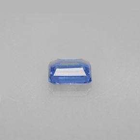 1.47カラットの天然ブルーカイヤナイト（7.2×5.2 mm・エメラルドカット）