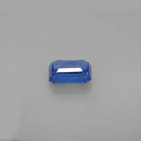1.28カラットの天然ブルーカイヤナイト（7.1×5.2 mm・エメラルドカット）