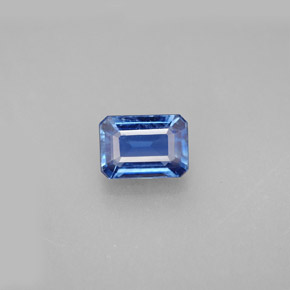 1.47カラットの天然ブルーカイヤナイト（7.1×5.1 mm・エメラルドカット）