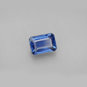 1.47カラットの天然ブルーカイヤナイト（7.1×5.1 mm・エメラルドカット）