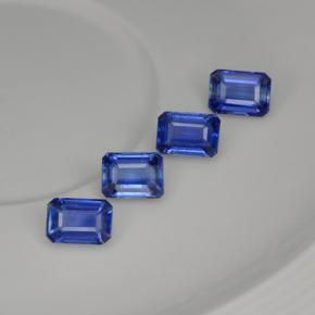 5.62カラットの天然ブルーカイヤナイト（7×5.2 mm・エメラルドカット）