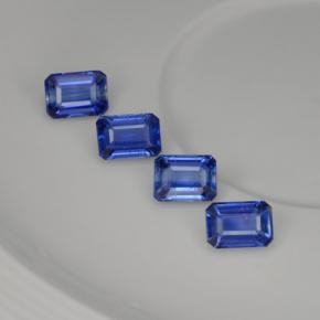 5.62カラットの天然ブルーカイヤナイト（7×5.2 mm・エメラルドカット）