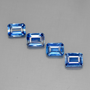カラットの天然ブルーカイヤナイト（7.2×5.2 mm・エメラルドカット）
