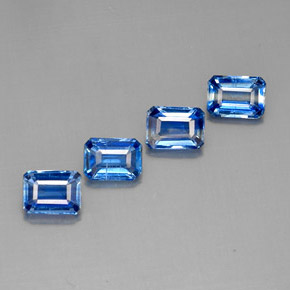 カラットの天然ブルーカイヤナイト（7.2×5.2 mm・エメラルドカット）