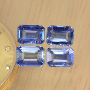 4.90カラットの天然ブルーカイヤナイト（7×5.1 mm・エメラルドカット）